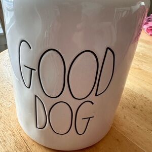 Raedunn ceramic dog treat jar. Still has new sticker on bottom. Looks good